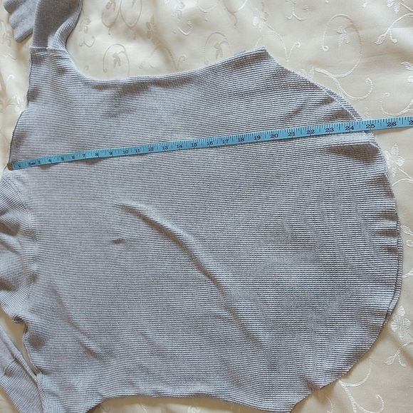Aritzia TNA thermal cowlneck size XS - Picture 13 of 15